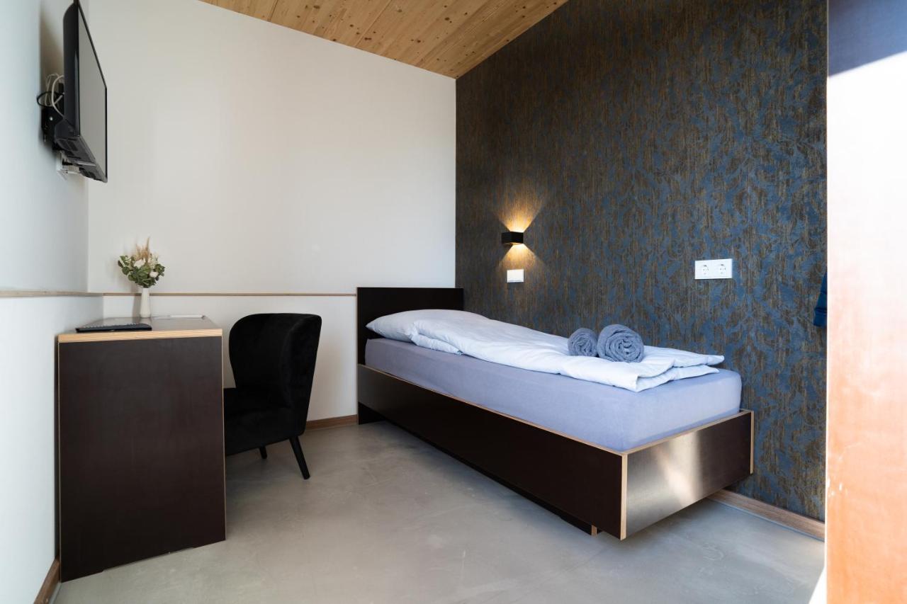 Motel Q Zimmern ob Rottweil Exteriör bild